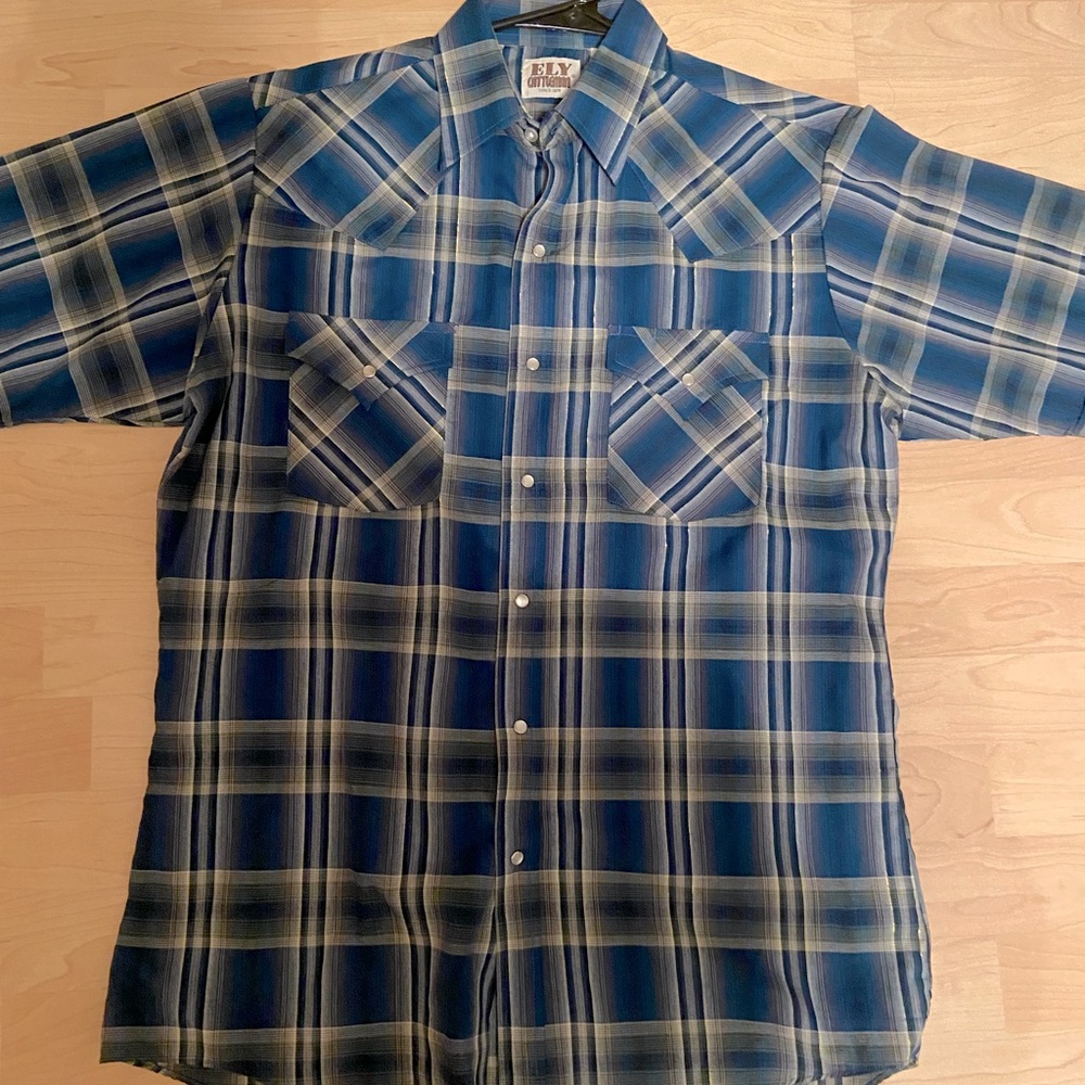 Vintage Ely Cattleman Western short sleeve bottom up shirt. Medium